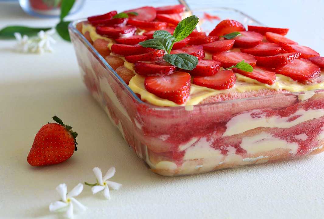 Tiramisù alle fragole, la ricetta facile anche in versione light