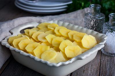 Formate e cuocete il tortino di patate