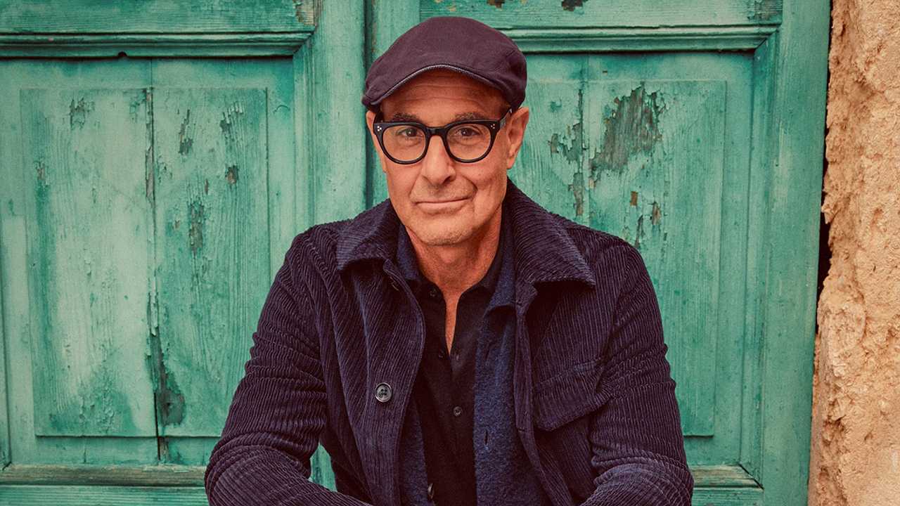 Perché i programmi di cucina italiani dovrebbero ripartire da Stanley Tucci (a cui abbiamo un solo appunto da fare)