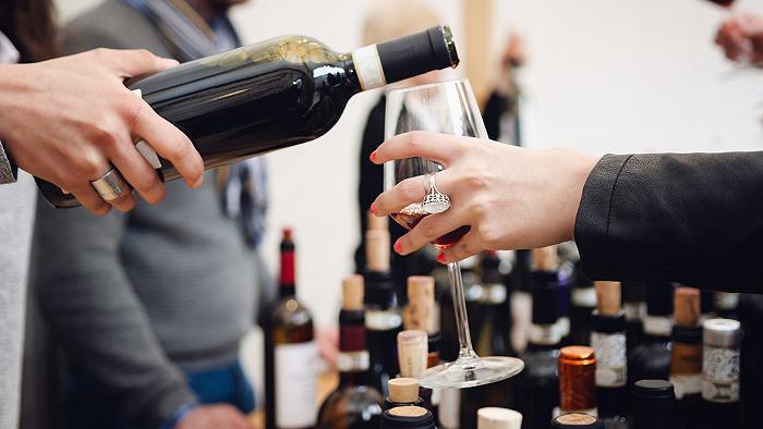 La curiosa burocrazia del vino spiegata con la IGT piemontese che non c’è, ma si vuole fare