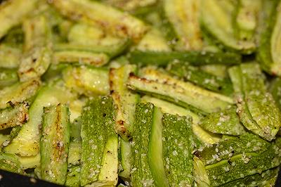 Preparate il sugo di zucchine e salmone