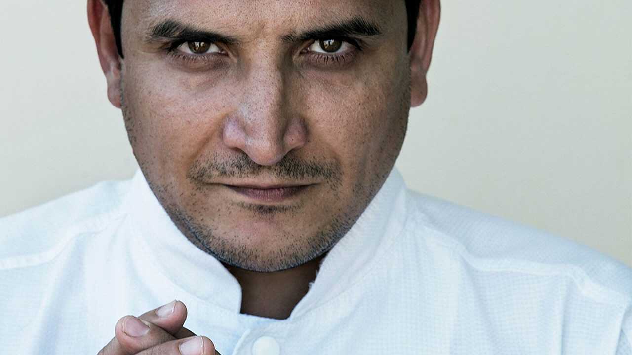 Chef Colagreco porta il suo staff a raccogliere mozziconi sulla spiaggia