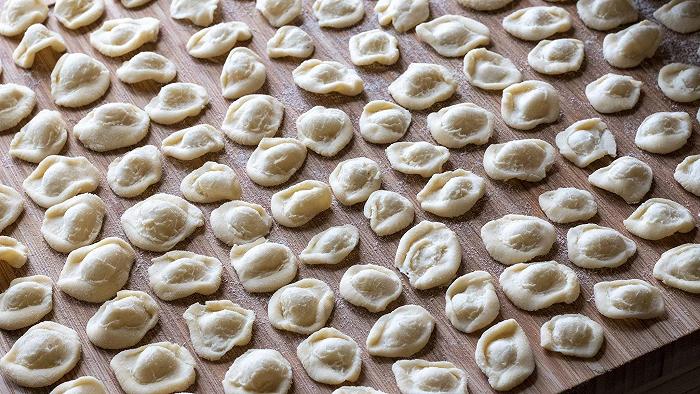 Orecchiette-gate: ora le pastaie di Bari Vecchia devono stare alle regole del Comune