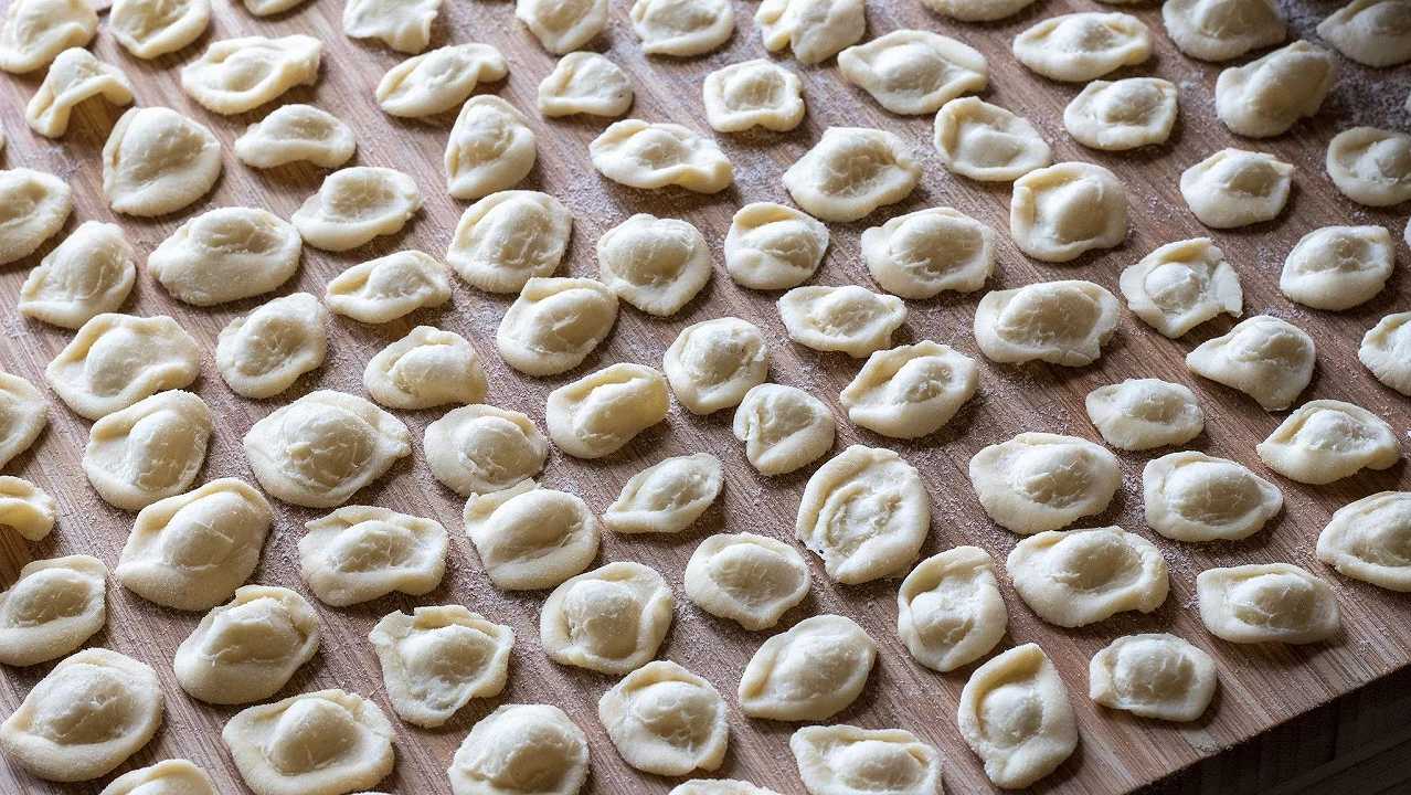 Orecchiette-gate: ora le pastaie di Bari Vecchia devono stare alle regole del Comune
