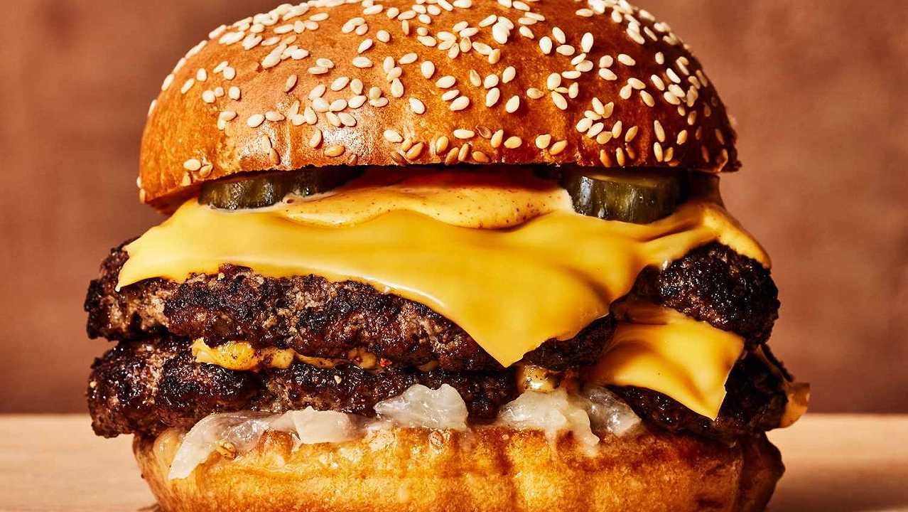Lo smash burger ha definitivamente contagiato l’Italia: ecco la prima catena
