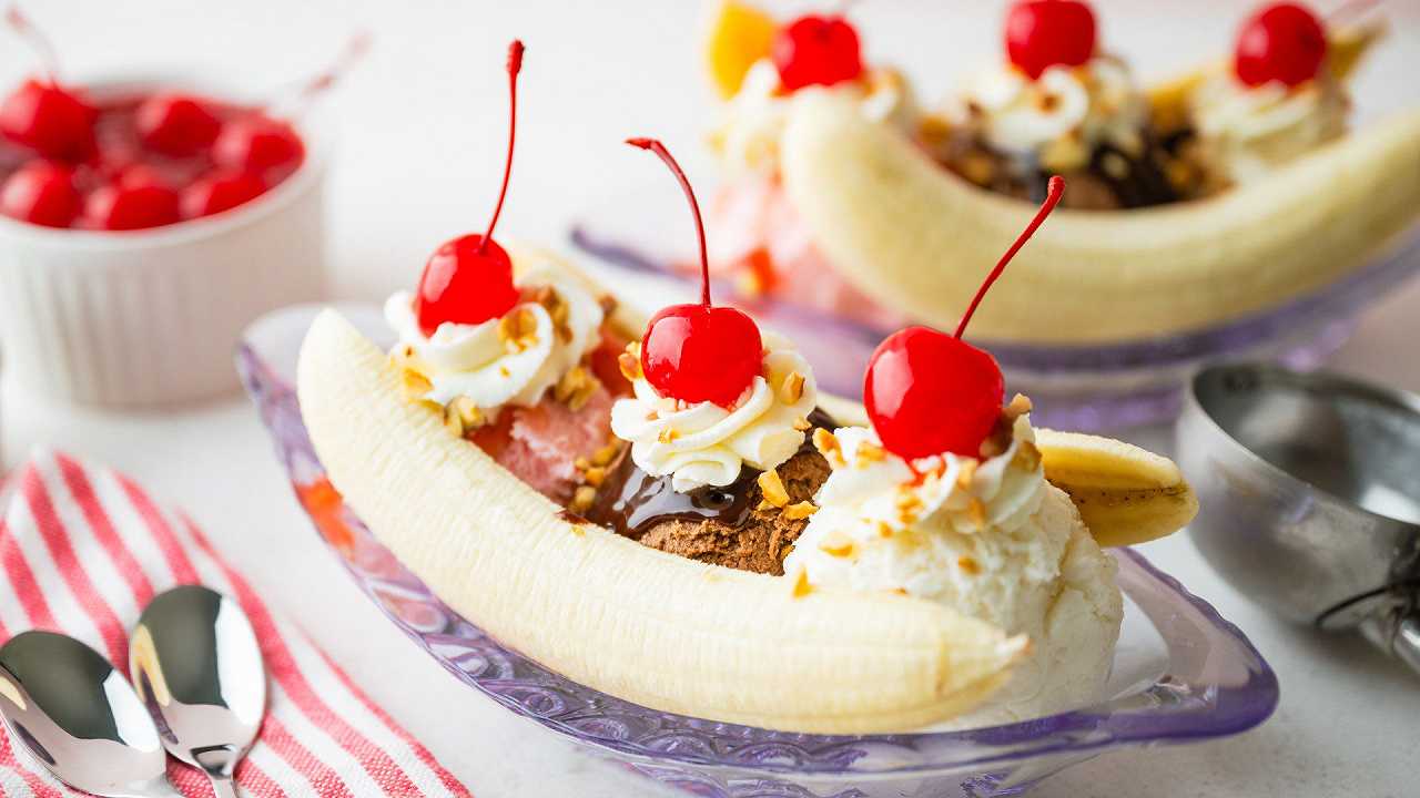 Banana split, la ricetta facile e veloce del gelato all’americana