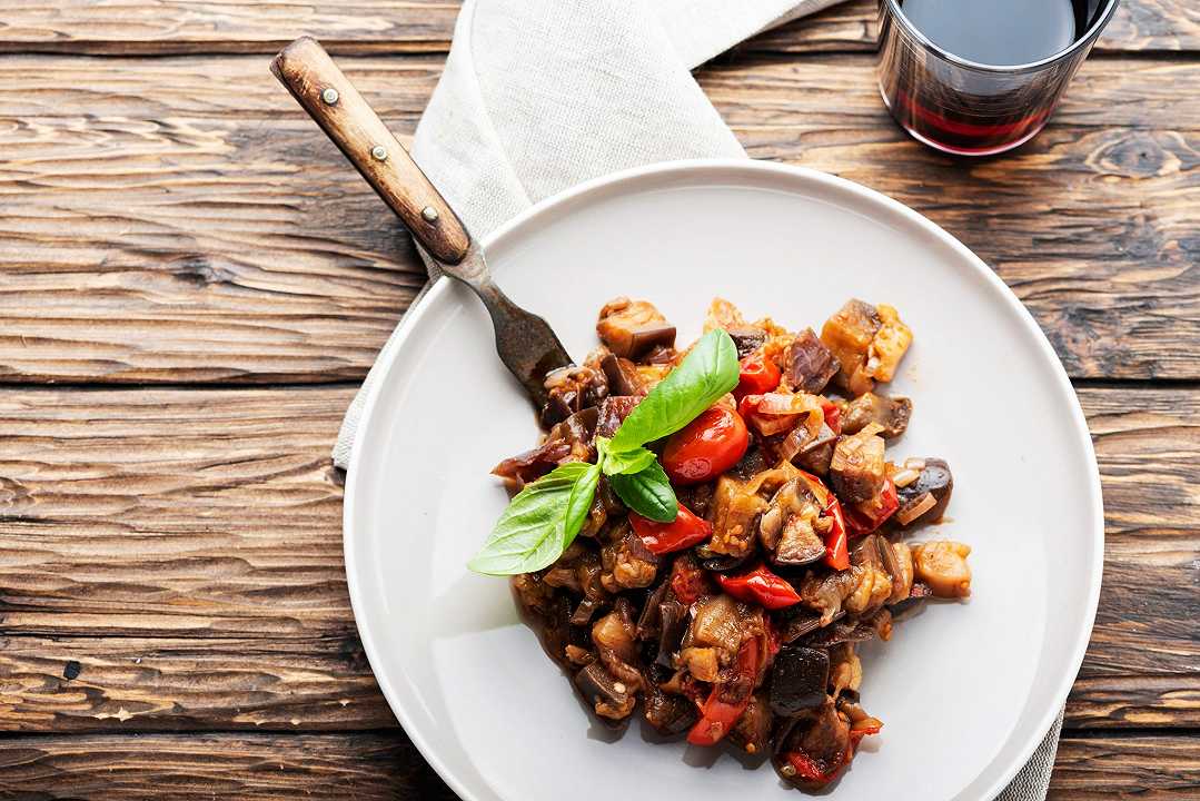 Caponata di melanzane, la ricetta siciliana con le sue varianti