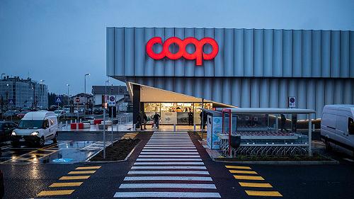 Alla Coop di Terni gli scaffali sono vuoti, ma gli autotrasportatori non c’entrano