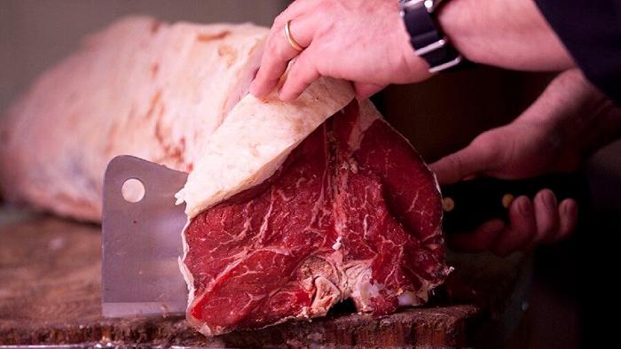 La bistecca alla fiorentina si presenta a Bruxelles, ma con la carne sbagliata