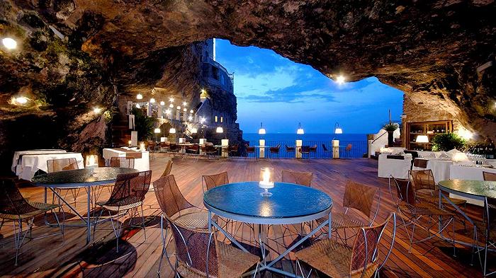 Il pasticcio di Grotta Palazzese: un comunicato spiega l’addio di Ruggieri, ma poi scompare