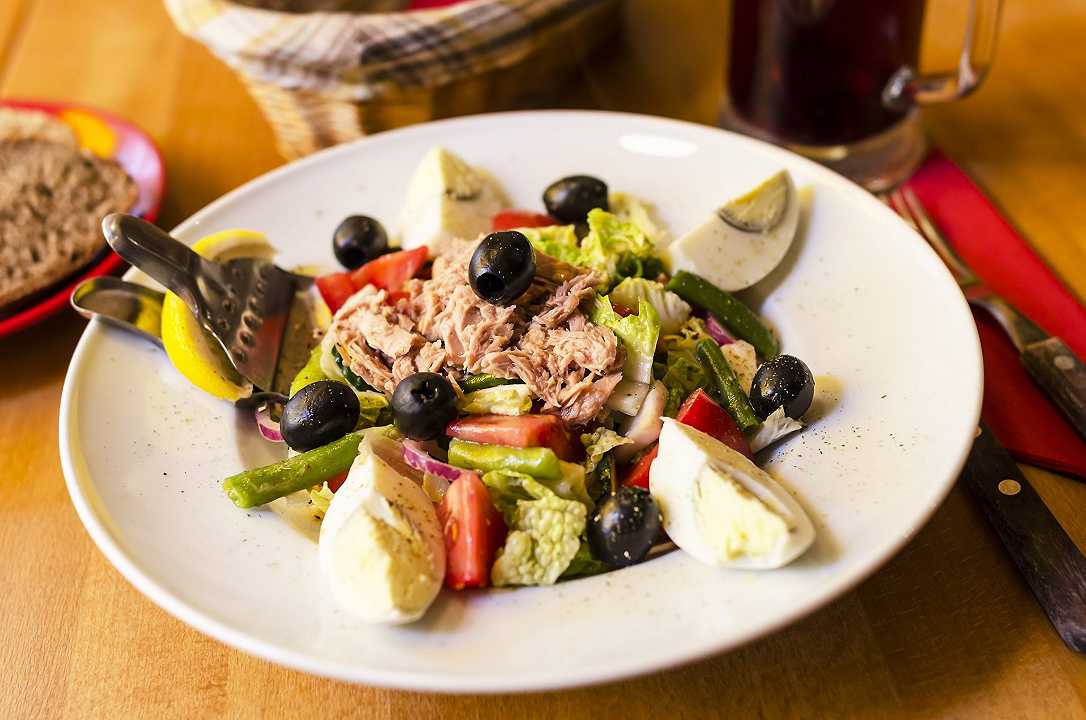 Insalata alla nizzarda, la ricetta originale francese