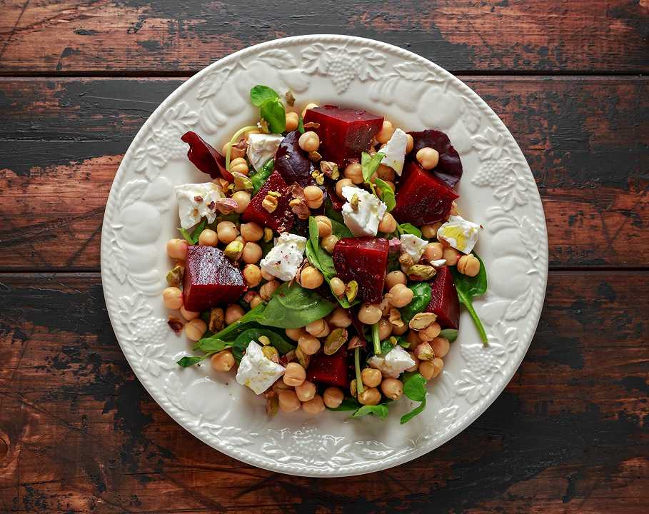 Insalata di ceci, una ricetta base veloce e molte varianti