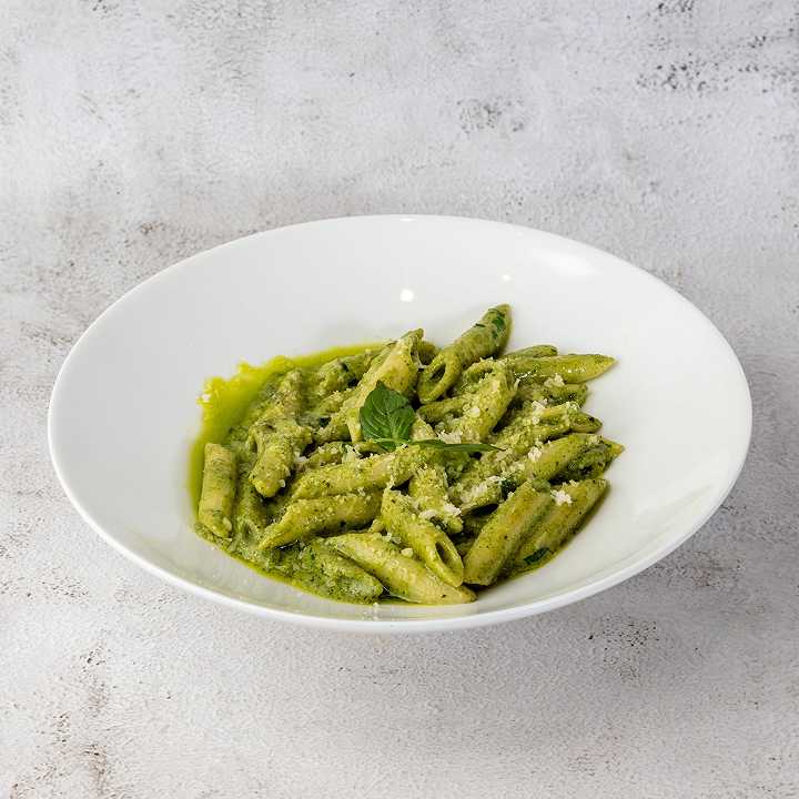 Pasta con ricotta e pesto, una ricetta facile e veloce