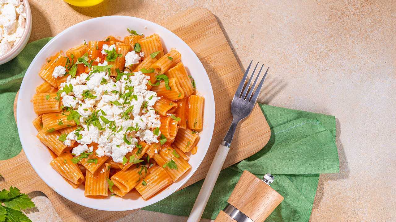 Pasta con ricotta e pomodorini, la ricetta leggera e cremosa