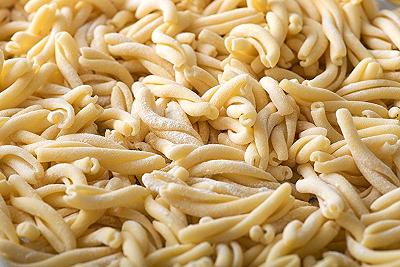 Cuocete e saltate la pasta