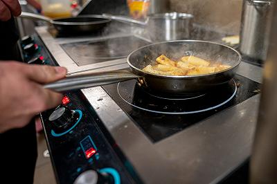 Saltate la pasta con i pomodorini e aggiungete la ricotta