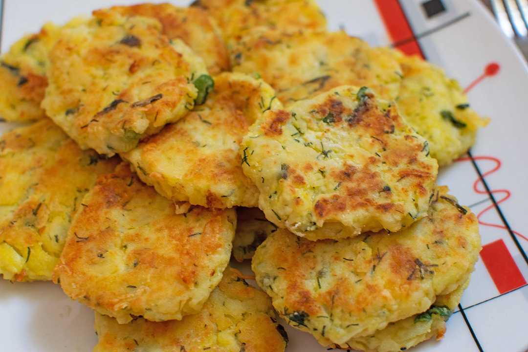 Polpette di zucchine e ricotta, la ricetta al forno o in padella