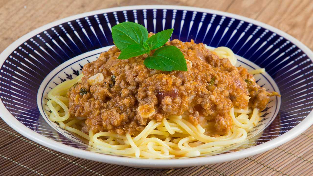 Ragù bianco, la ricetta della salsa a base di carne macinata senza pomodoro