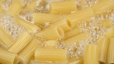 Cuocete la pasta