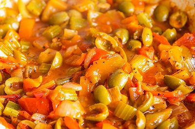 Preparate il soffritto per la caponata