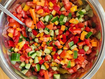 Preparate gli ingredienti per l'insalata