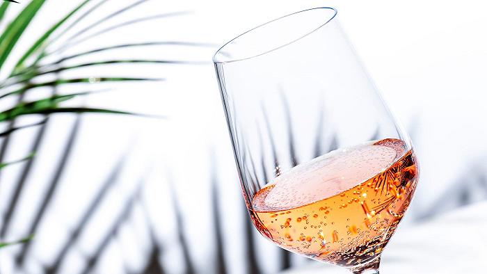 Qualcosa si muove sui vini dealcolati, che non merita osteggiare (soprattutto se si vota a destra)