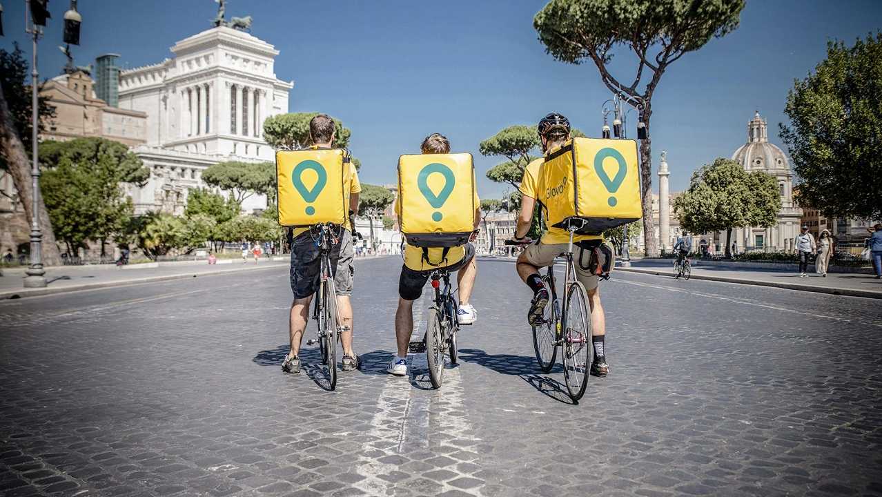 Glovo premia i rider che pedalano al caldo con qualche spicciolo in più