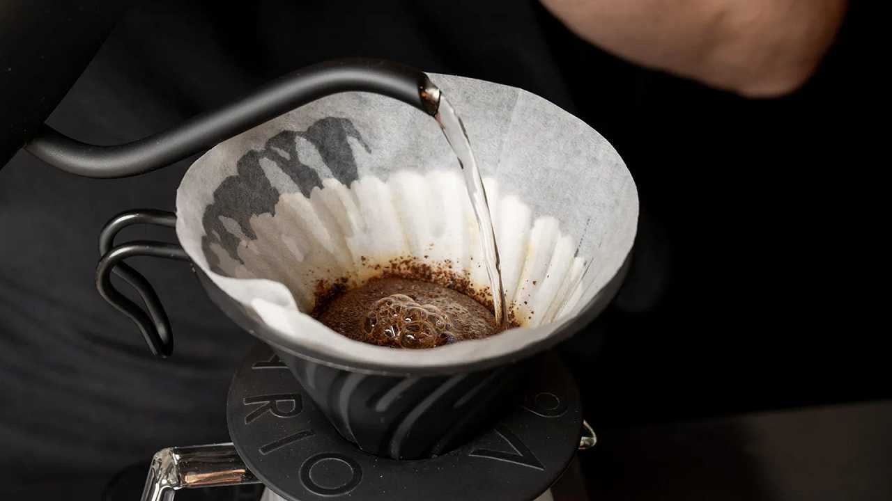 A Milano ha aperto un bar dove il caffè parte dai 3,5 euro e non si può mettere lo zucchero (e fanno sul serio)