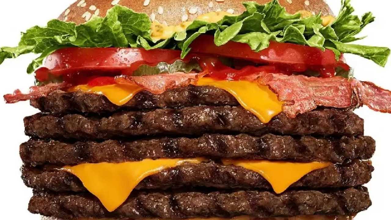 Burger King lancia in Giappone il Baby Body Burger, il panino ipercalorico per i lottatori di sumo