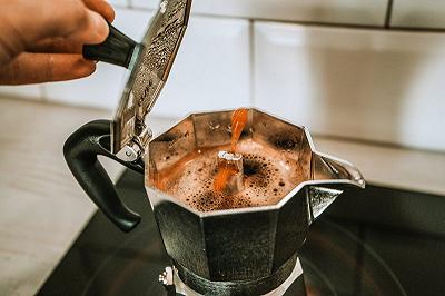 Preparate il caffè e fatelo raffreddare