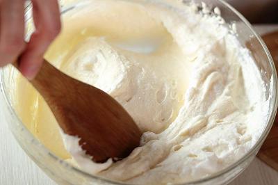 Mescolate tutti gli ingredienti della crema