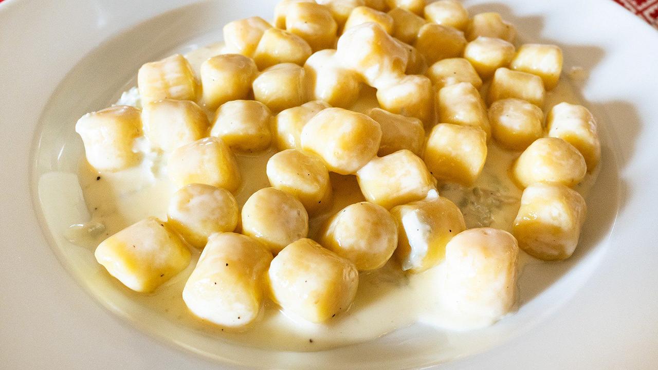 Gnocchi al gorgonzola, la ricetta per una salsa molto cremosa