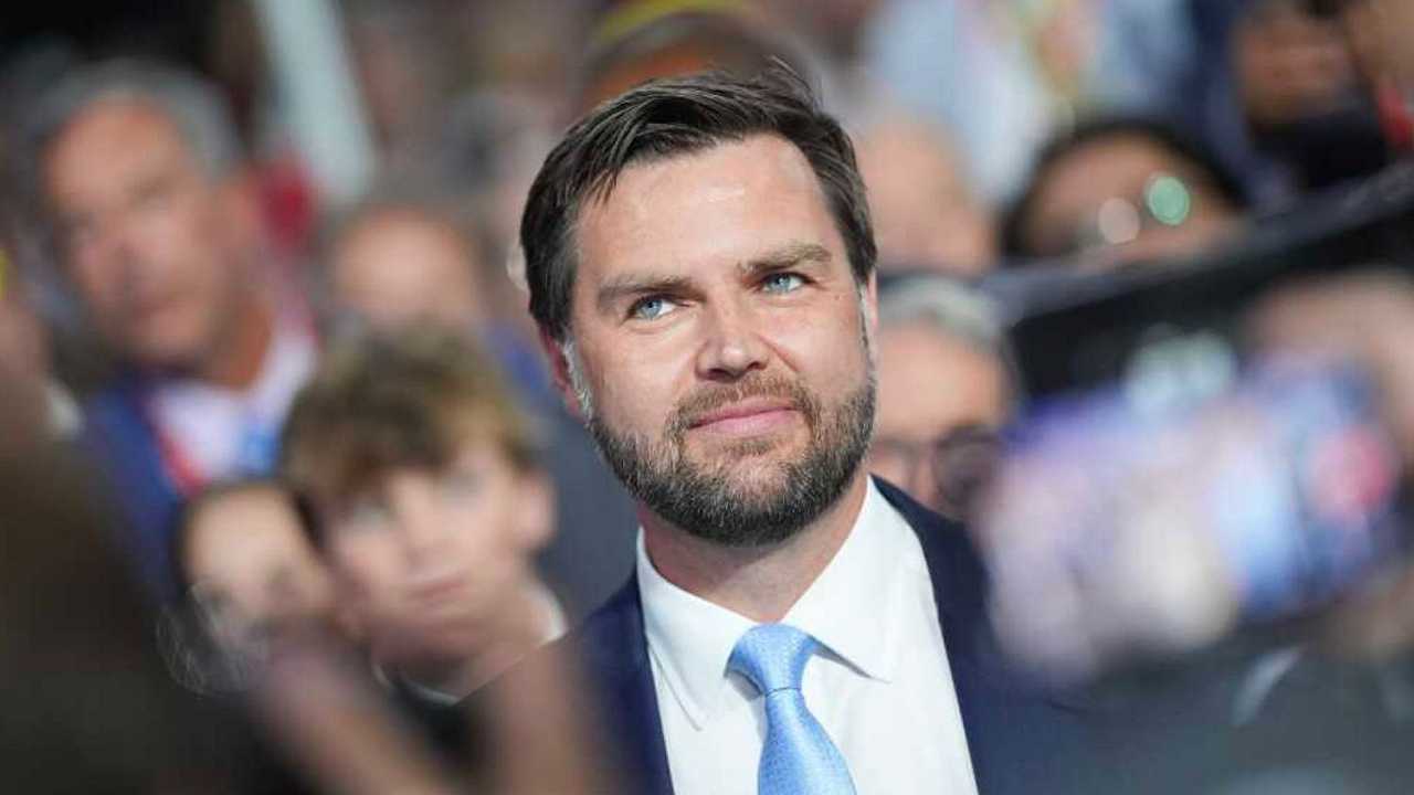 JD Vance si prepara alla presidenza facendo il marito-fornaio perfetto