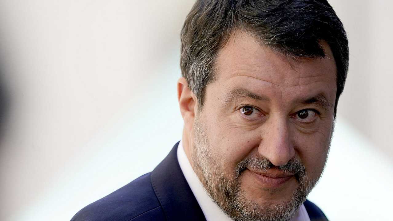 Salvini firma per l’installazione dell’alcolock sulle auto