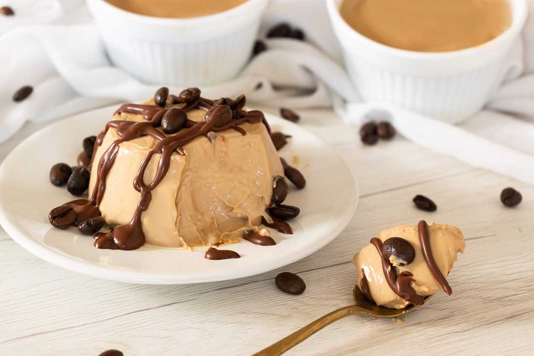Panna cotta al caffè, la ricetta cremosa e aromatica