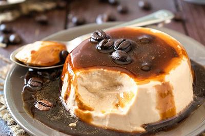 Sformate e decorate la panna cotta