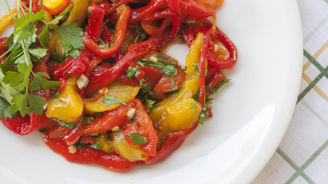Peperoni fritti, la ricetta in padella pronta in 20 minuti