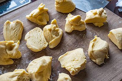 Formate delle palline di brioche