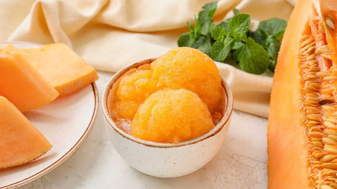 Sorbetto al melone, una ricetta facile coi consigli per farlo cremoso