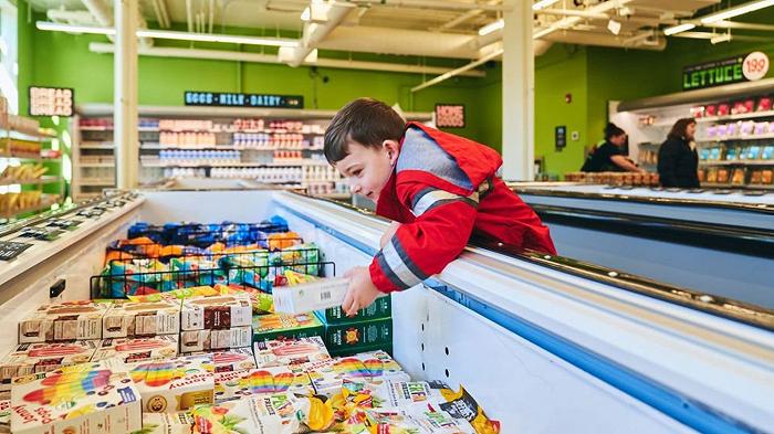 C’è una catena di supermercati che vende solamente cibo scaduto