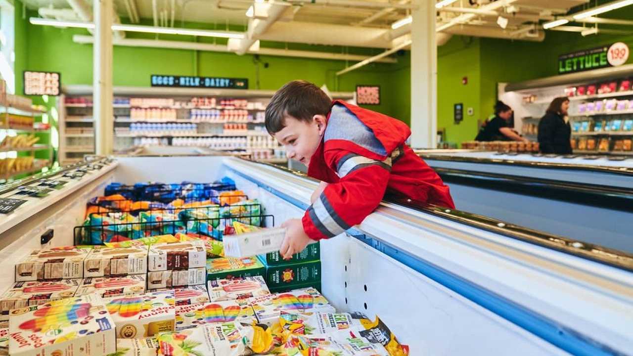 C’è una catena di supermercati che vende solamente cibo scaduto