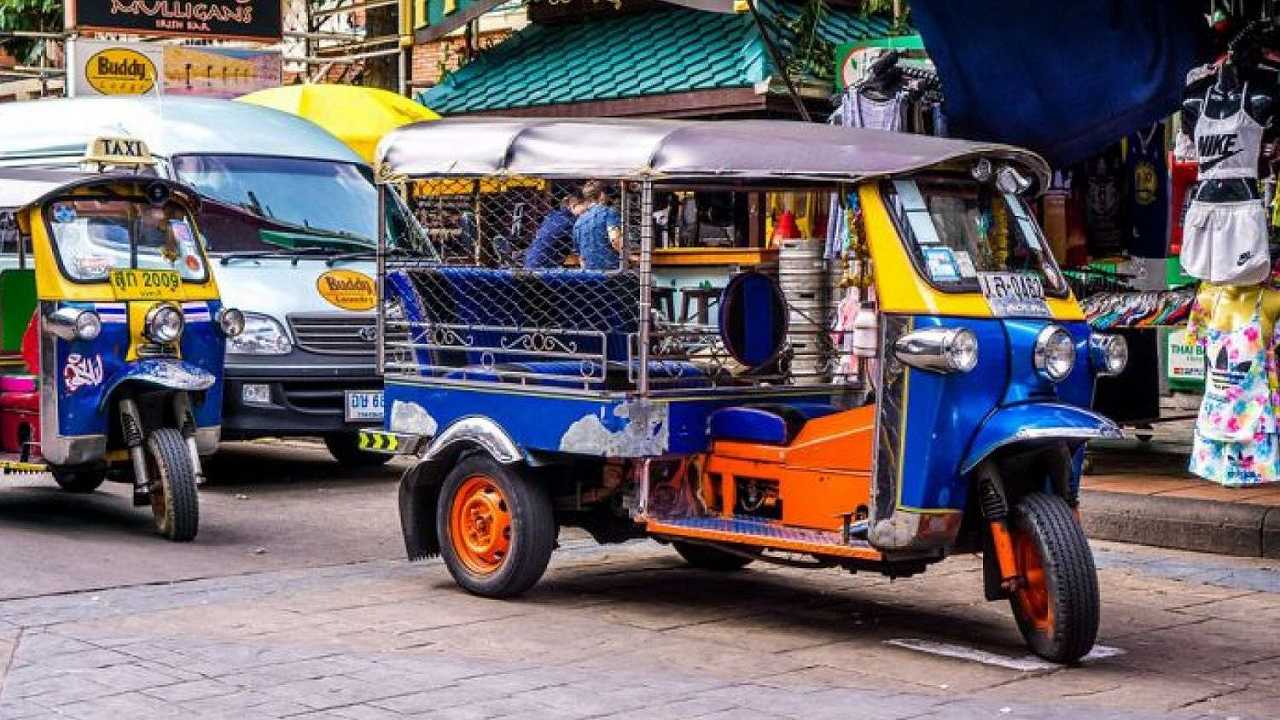A Londra un autista di tuk-tuk ha rubato del vino per quasi 30 mila euro