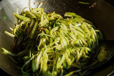 Fate rosolare le zucchine