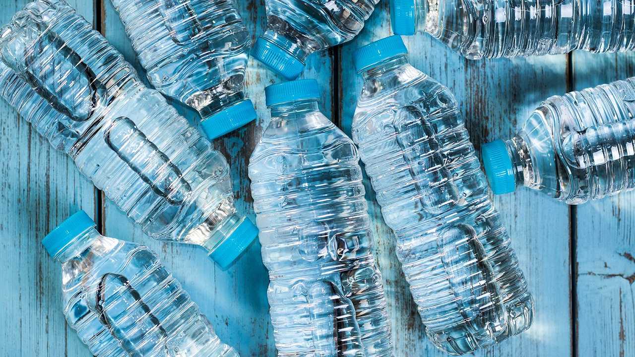 San Benedetto rimuove un claim dalle sue bottiglie per non rischiare il greenwashing