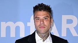 Calmi: Fedez ha chiesto verdure e vino bio, mica caviale e Champagne
