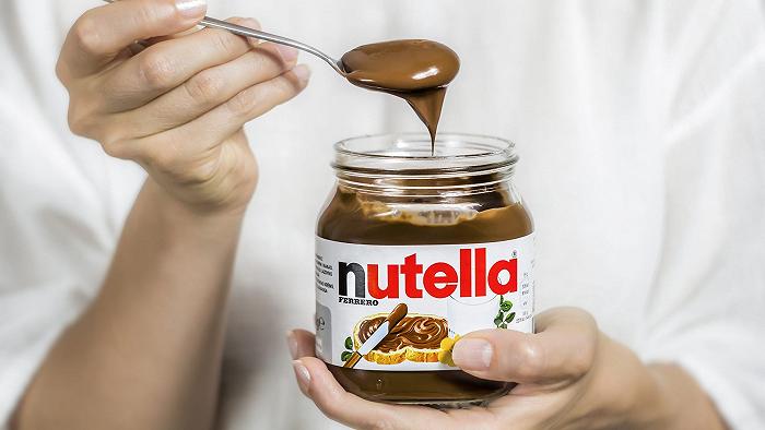 Per l’ex campione del ciclismo Jan Ullrich non c’è niente di meglio che bere Nutella dal barattolo