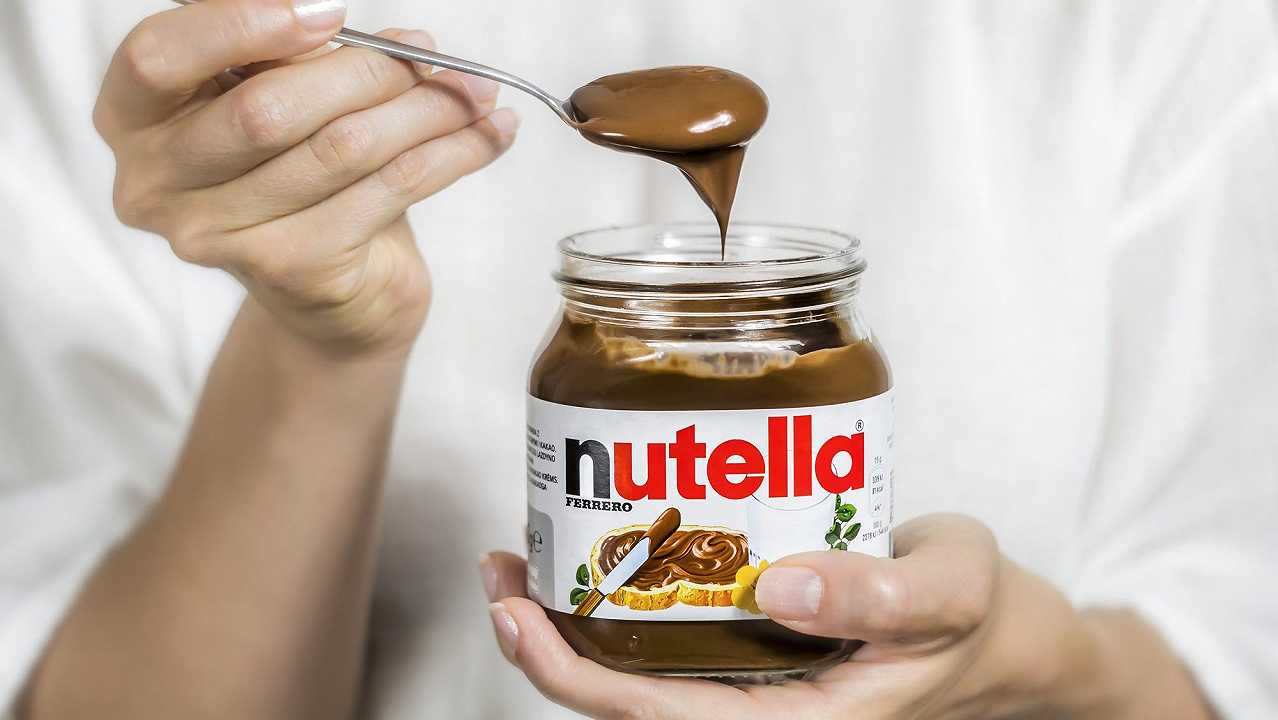 Per l’ex campione del ciclismo Jan Ullrich non c’è niente di meglio che bere Nutella dal barattolo