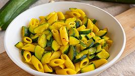 Pasta con zucchine e zafferano, la ricetta per farla cremosa
