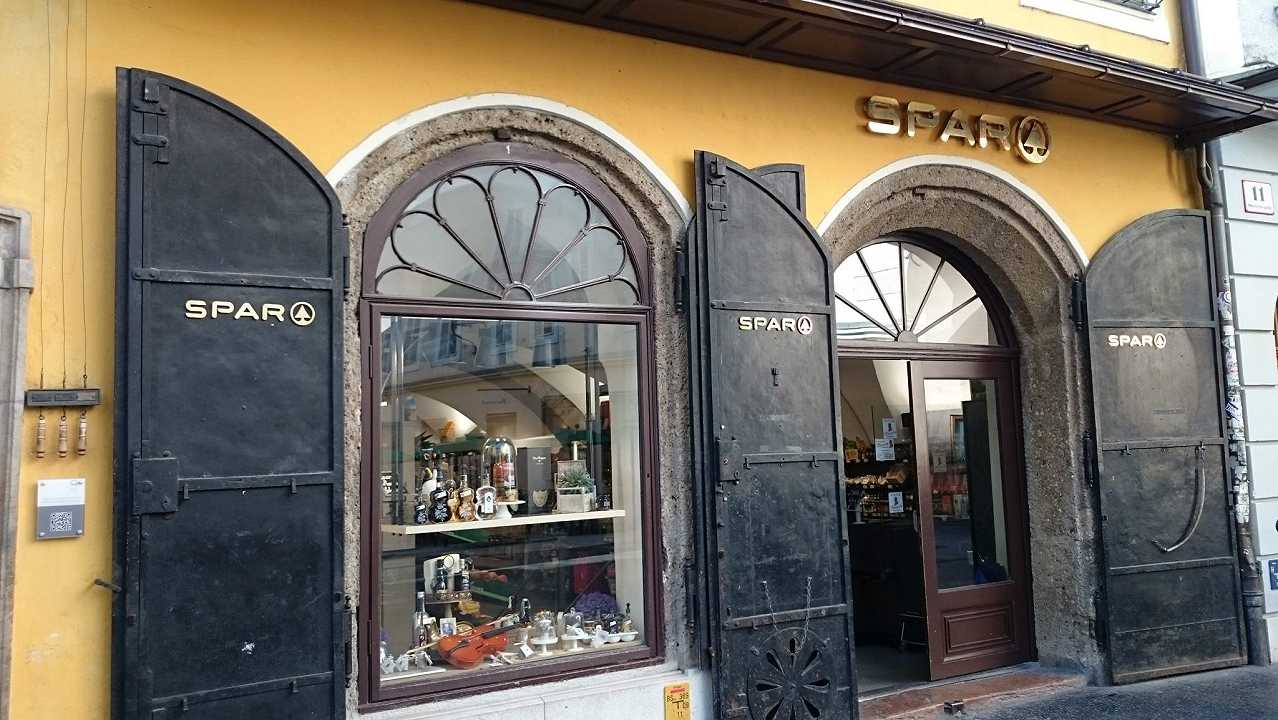 Il supermercato nella casa natale di Mozart è effettivamente orribile