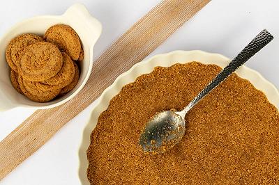 Preparate la base cheesecake e fate riposare